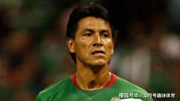 足球历史最强四大后卫_后卫最强足球历史排名_足球史上后卫