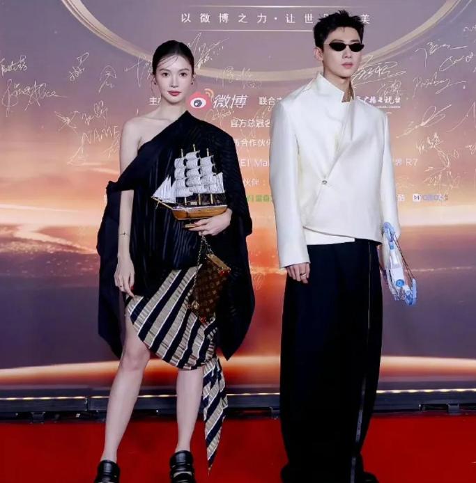 吊顶金边线条用什么材料好_明星曾舜晞健身_三国志战略版军团攻城