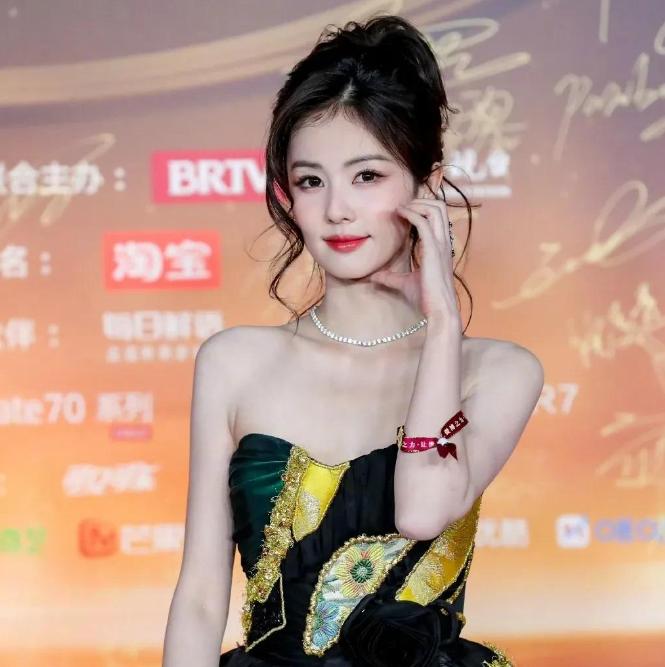 吊顶金边线条用什么材料好_明星曾舜晞健身_三国志战略版军团攻城
