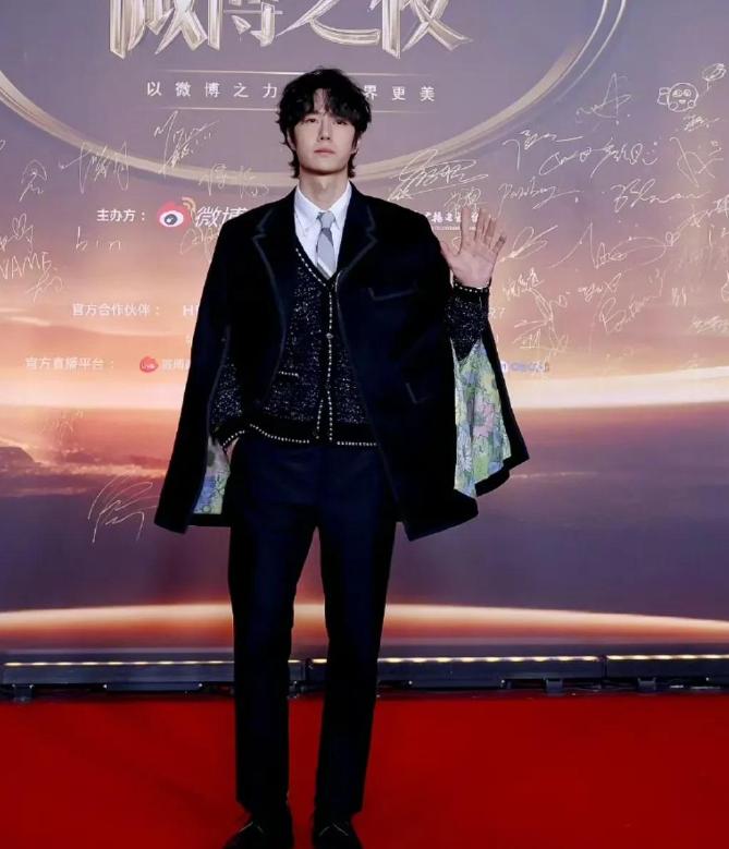 三国志战略版军团攻城_明星曾舜晞健身_吊顶金边线条用什么材料好