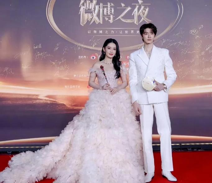 吊顶金边线条用什么材料好_三国志战略版军团攻城_明星曾舜晞健身