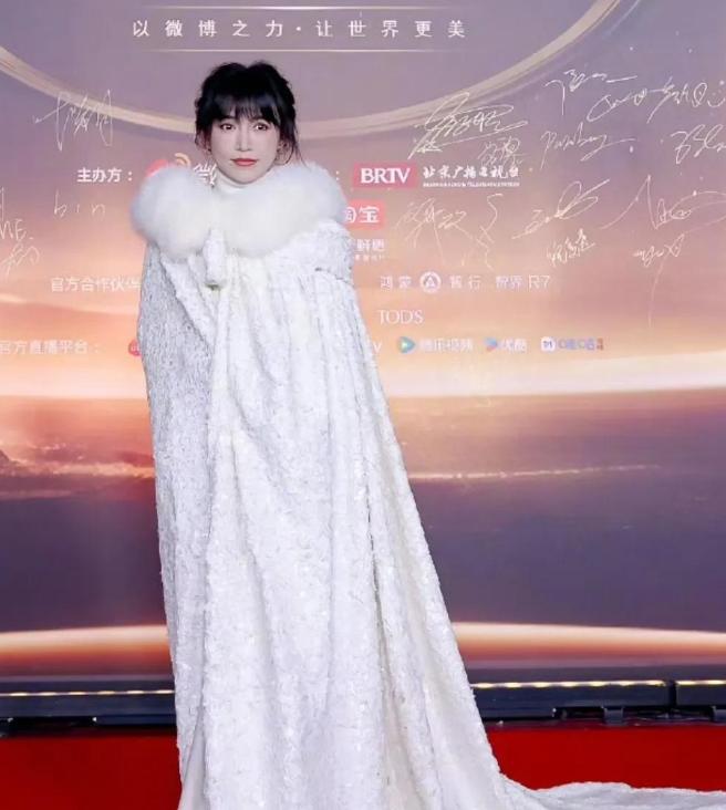 吊顶金边线条用什么材料好_三国志战略版军团攻城_明星曾舜晞健身