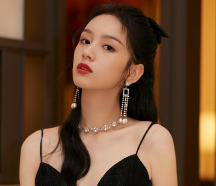 吊顶金边线条用什么材料好_明星曾舜晞健身_怎么介绍模型
