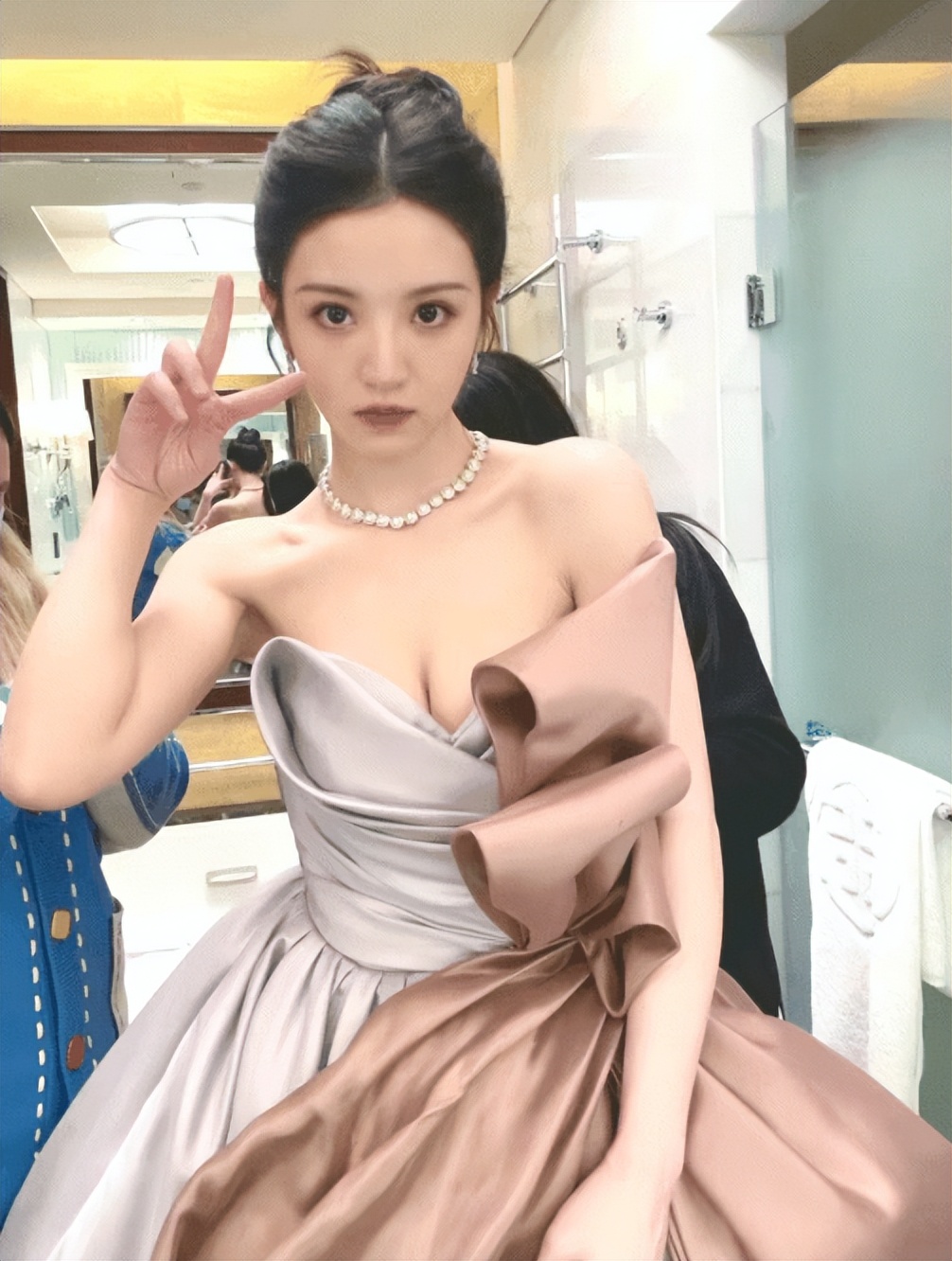 明星曾舜晞健身_怎么介绍模型_吊顶金边线条用什么材料好