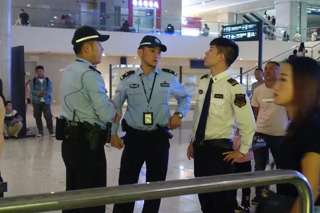 警察健身房标语大全_警察健身_警察健身房效果图片大全