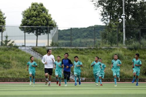 巴西足球这么厉害为什么不是冠军_厉害巴西足球冠军是哪个队_厉害巴西足球冠军是谁