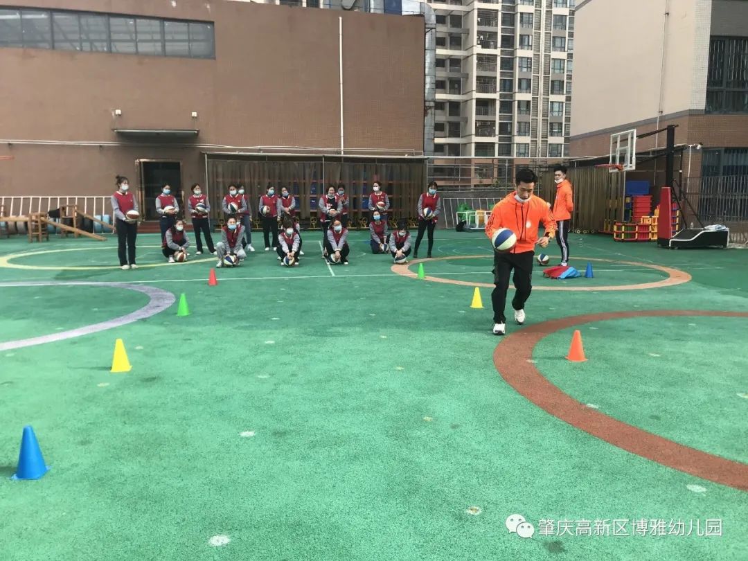 趣味传球篮球技巧教学视频_趣味教学篮球传球技巧_趣味传球游戏规则