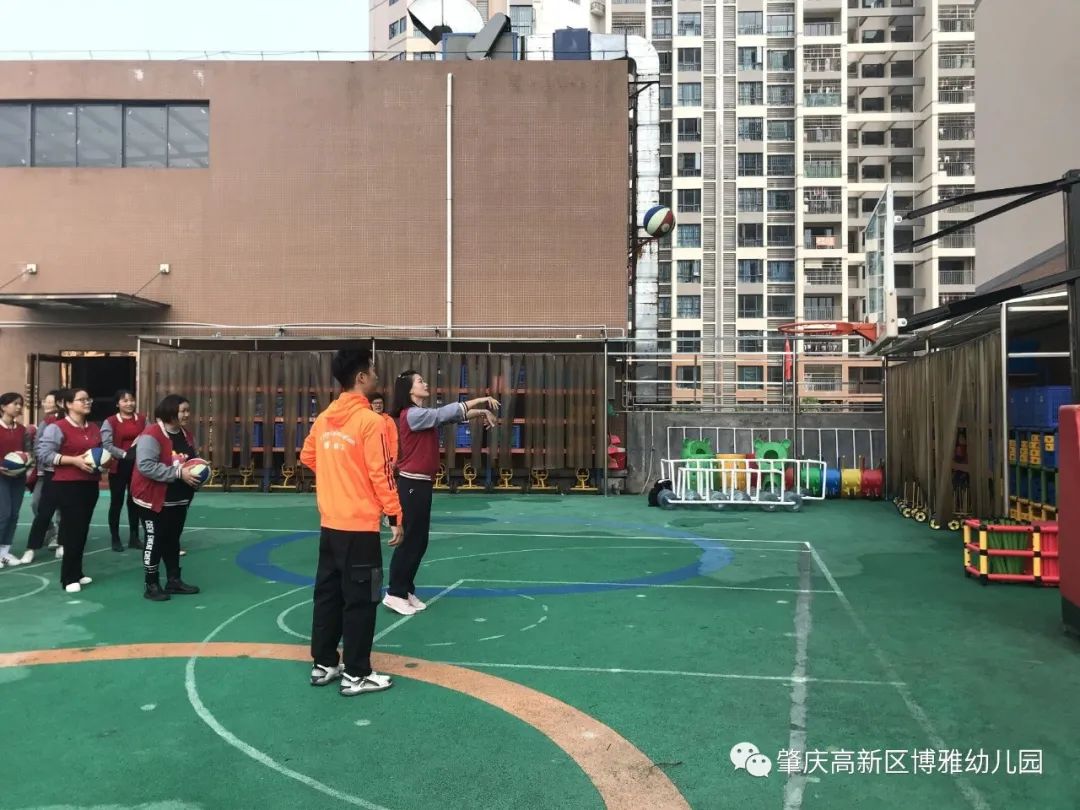 趣味传球游戏规则_趣味传球篮球技巧教学视频_趣味教学篮球传球技巧