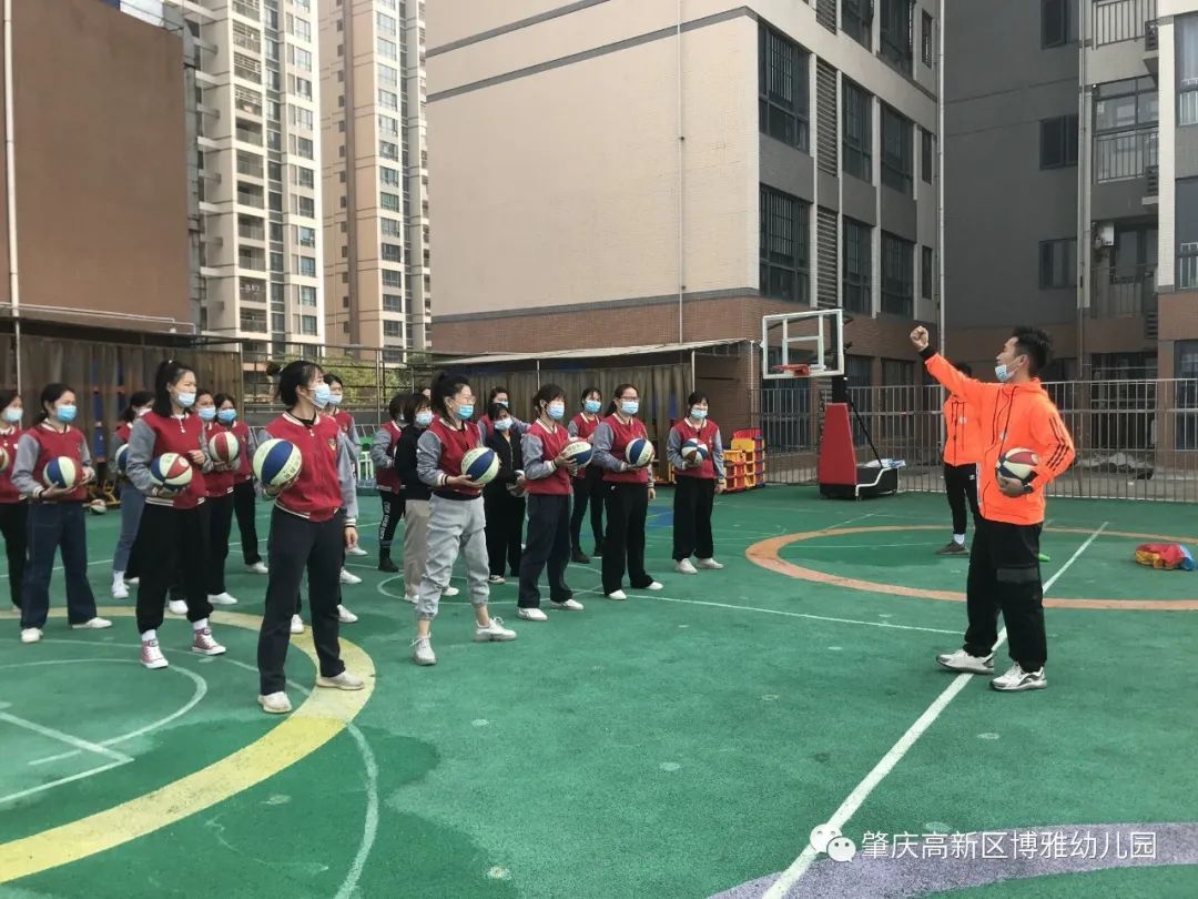 趣味教学篮球传球技巧_趣味传球篮球技巧教学视频_趣味传球游戏规则