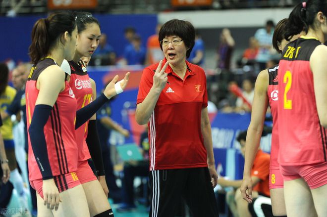 足球女排的历史教练是哪位_历界女排主教练_女排历来教练