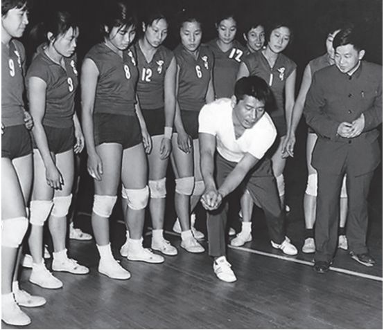 足球女排的历史教练是哪位_女排历来教练_女排主教练历任