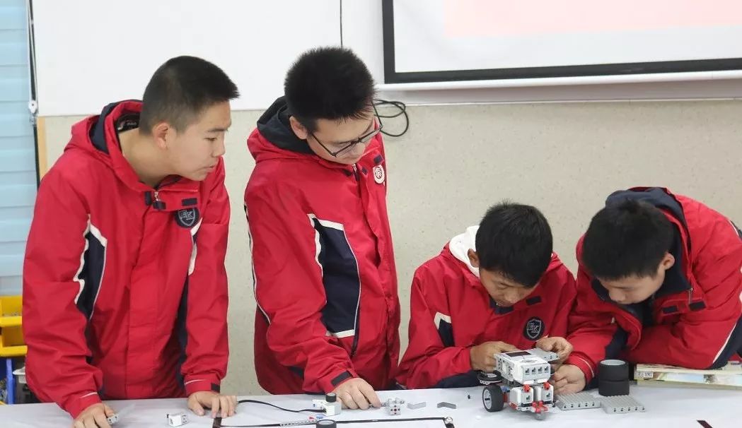 父亲在家庭中的职责_父亲家庭日常_家庭中的父亲